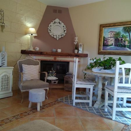 Laurel De La Reina Bed & Breakfast - Boutique La Zubia  Eksteriør billede